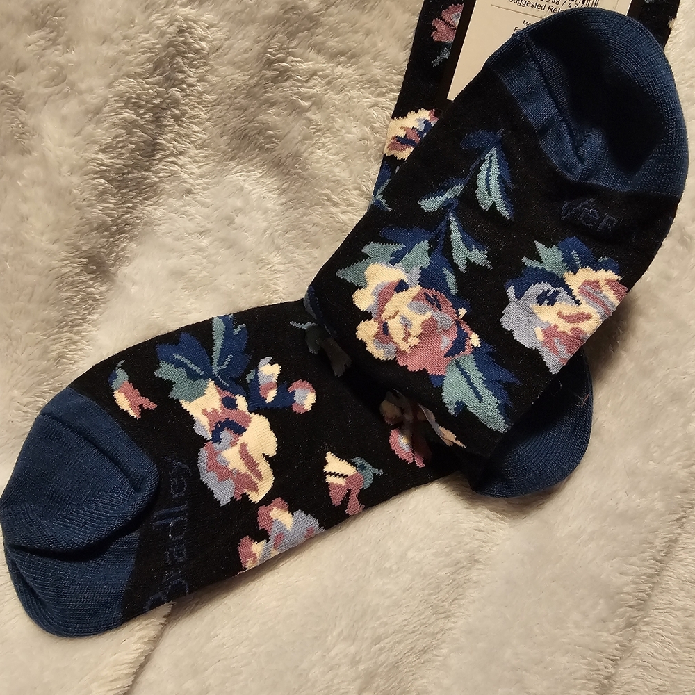 Vera Bradley Navy Garden Crew Socks - Picture 4 of 4